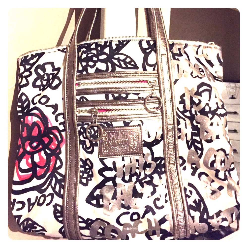 Coach poppy purse